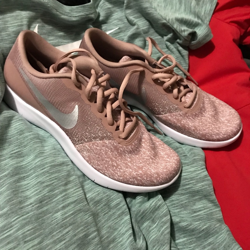Brand New Nike sz 9